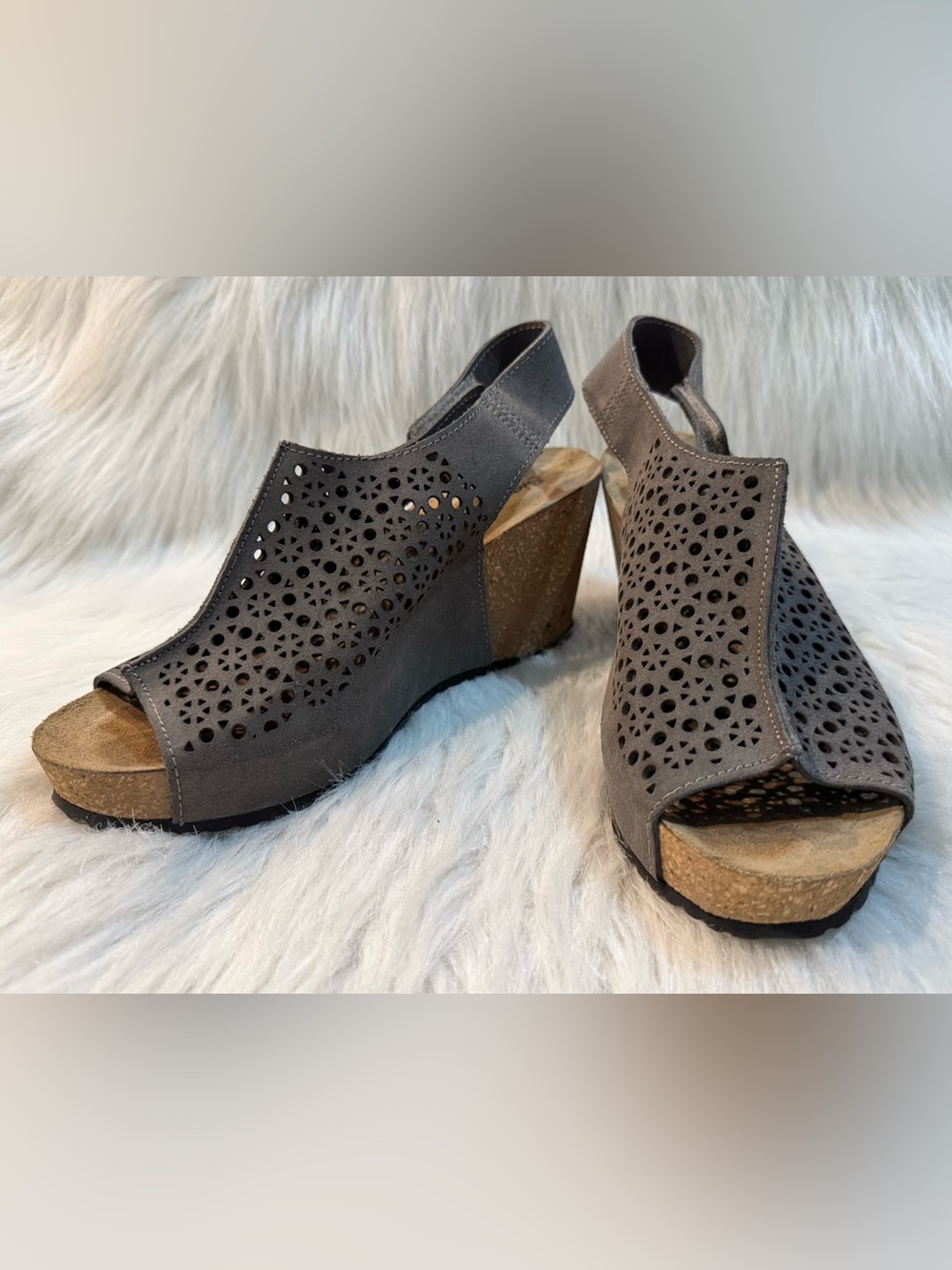 Bio-Gold Women’s Platform Wedge Sandals Perforated Suede Cork Gray Size 8 EUC